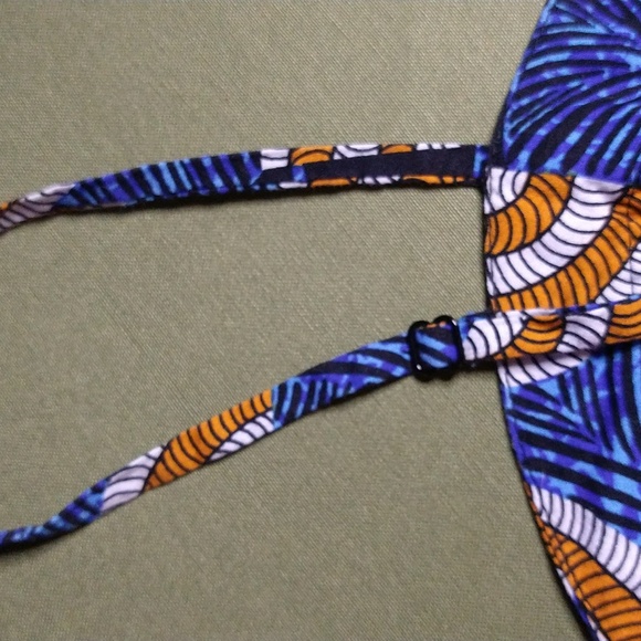 Adjustable straps with ruching on the back - Picture 5 of 6